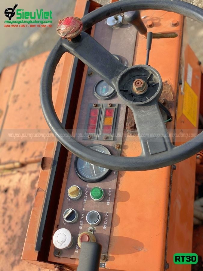 Xe lu tĩnh bánh lốp 2.7 tấn Hitachi RT30 Nhật Bản (80285)
