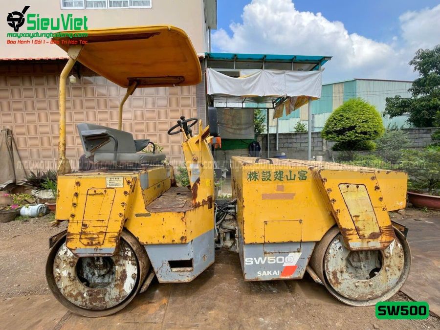 Xe lu rung nhỏ 3.8 tấn Sakai SW500 Nhật Bản (VSW610159)