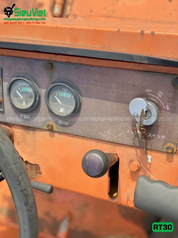 Xe lu tĩnh bánh lốp 2.7 tấn Hitachi RT30 Nhật Bản (80285)