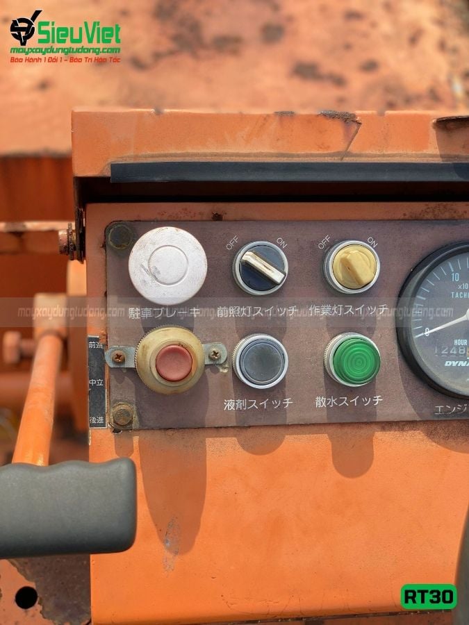 Xe lu tĩnh bánh lốp 2.7 tấn Hitachi RT30 Nhật Bản (80285)