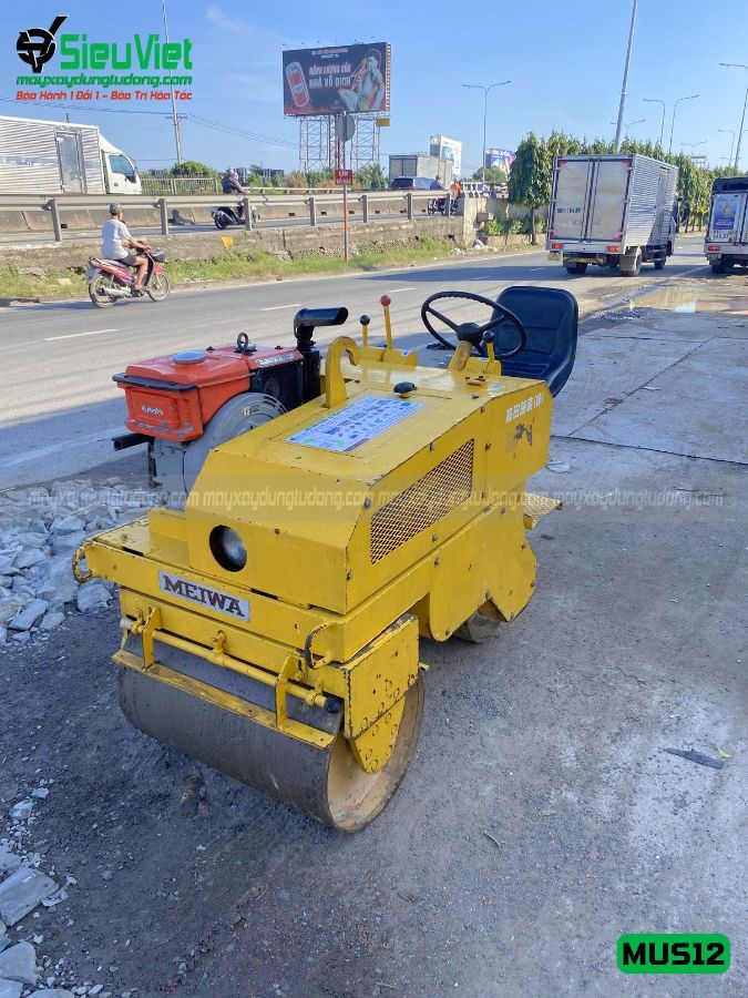 Xe lu rung nhỏ 1.2 Tấn Meiwa MUS12 Nhật Bản (629)