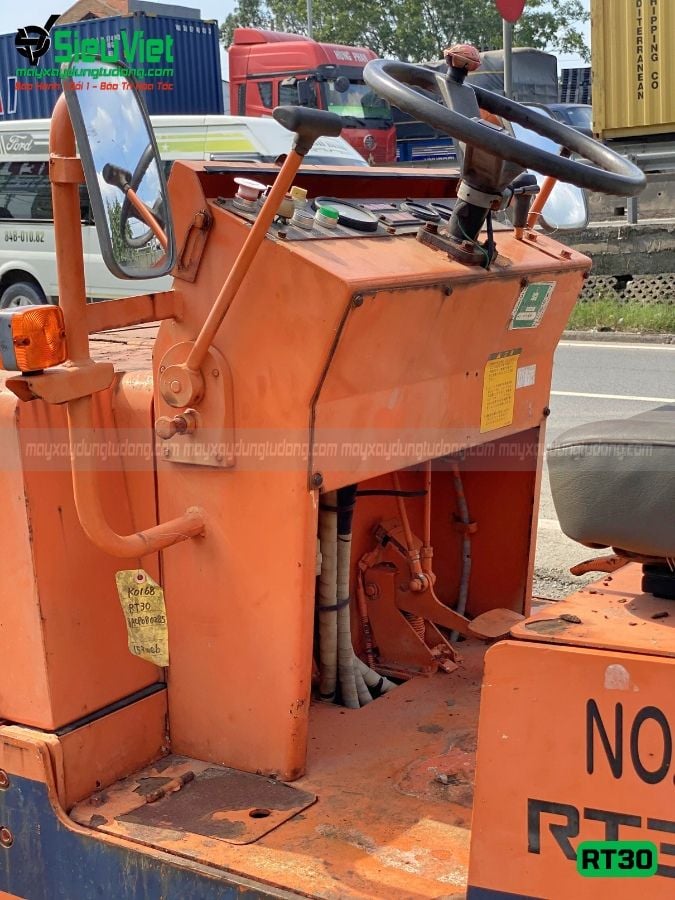 Xe lu tĩnh bánh lốp 2.7 tấn Hitachi RT30 Nhật Bản (80285)
