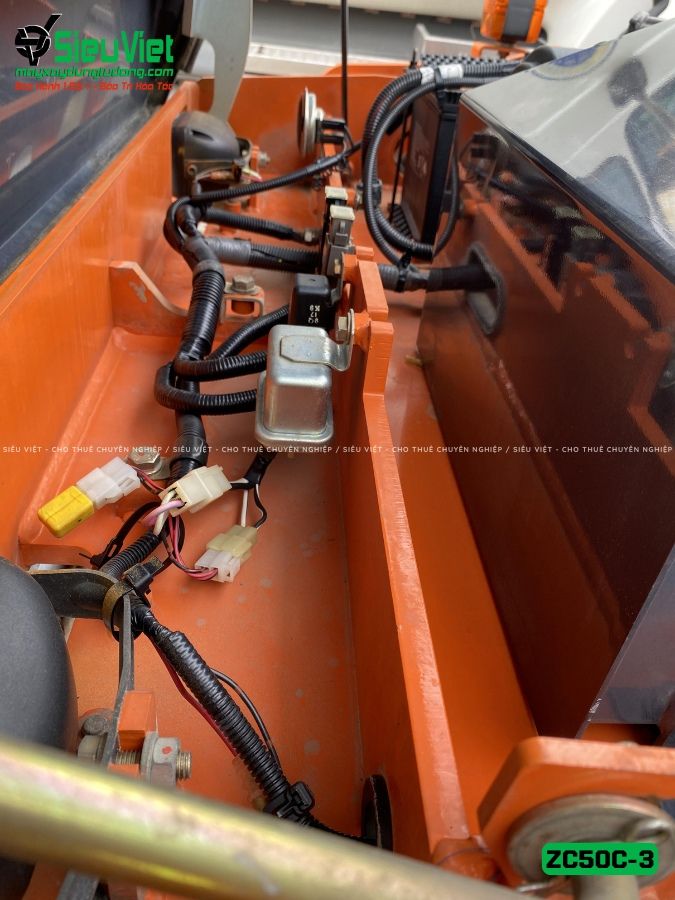 Xe lu rung nhỏ 3.6 tấn Hitachi ZC50C-3 Nhật Bản (34221)
