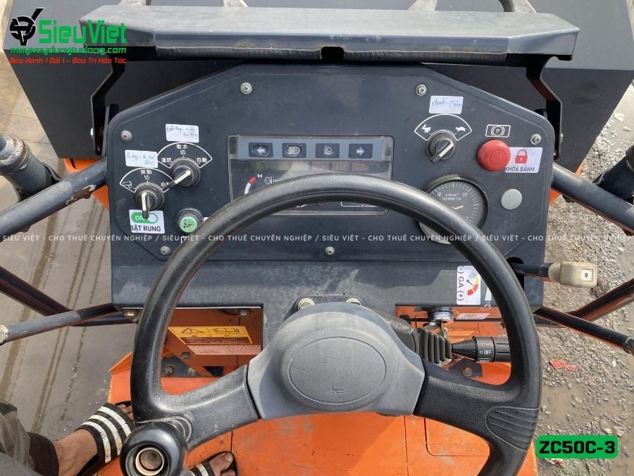 Xe lu rung nhỏ 3.6 tấn Hitachi ZC50C-3 Nhật Bản (34221)