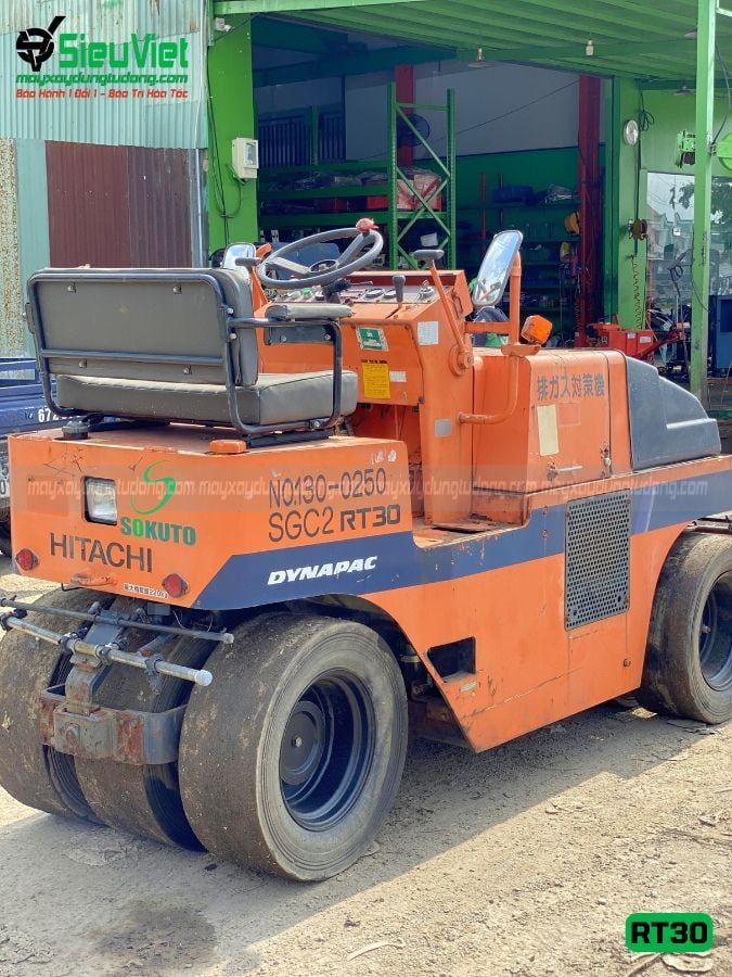 Xe lu tĩnh bánh lốp 2.7 tấn Hitachi RT30 Nhật Bản (80285)