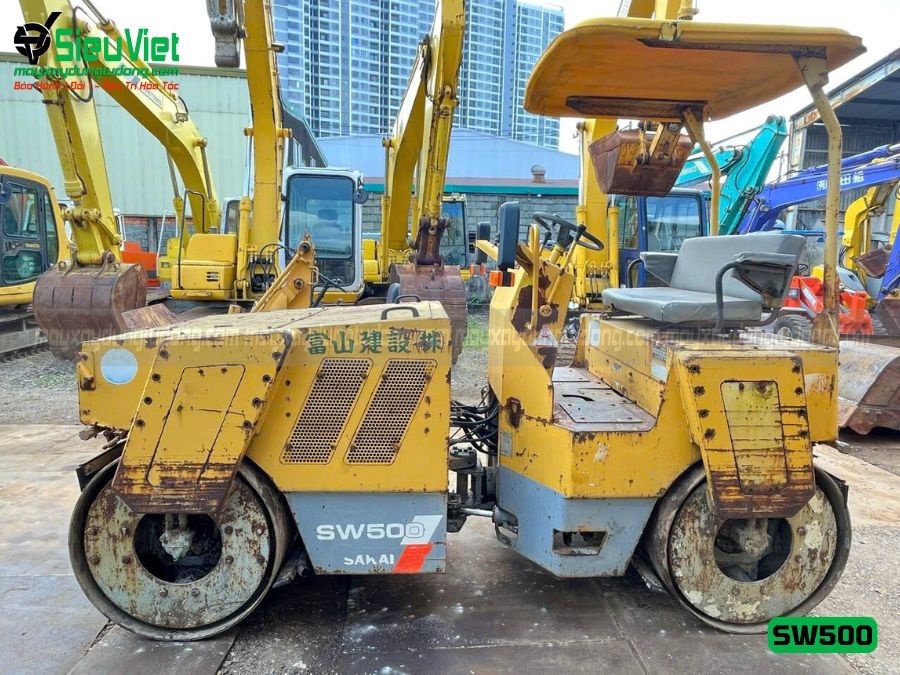 Xe lu rung nhỏ 3.8 tấn Sakai SW500 Nhật Bản (VSW610159)