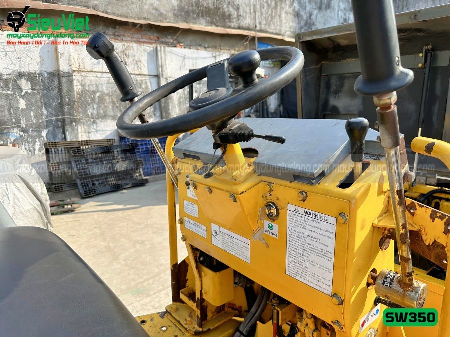 Xe lu rung nhỏ 2.8 tấn Sakai SW350 Nhật Bản (VSW1410252)
