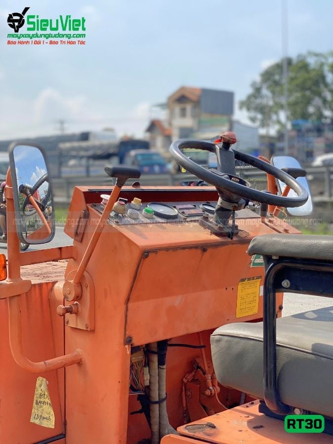 Xe lu tĩnh bánh lốp 2.7 tấn Hitachi RT30 Nhật Bản (80285)