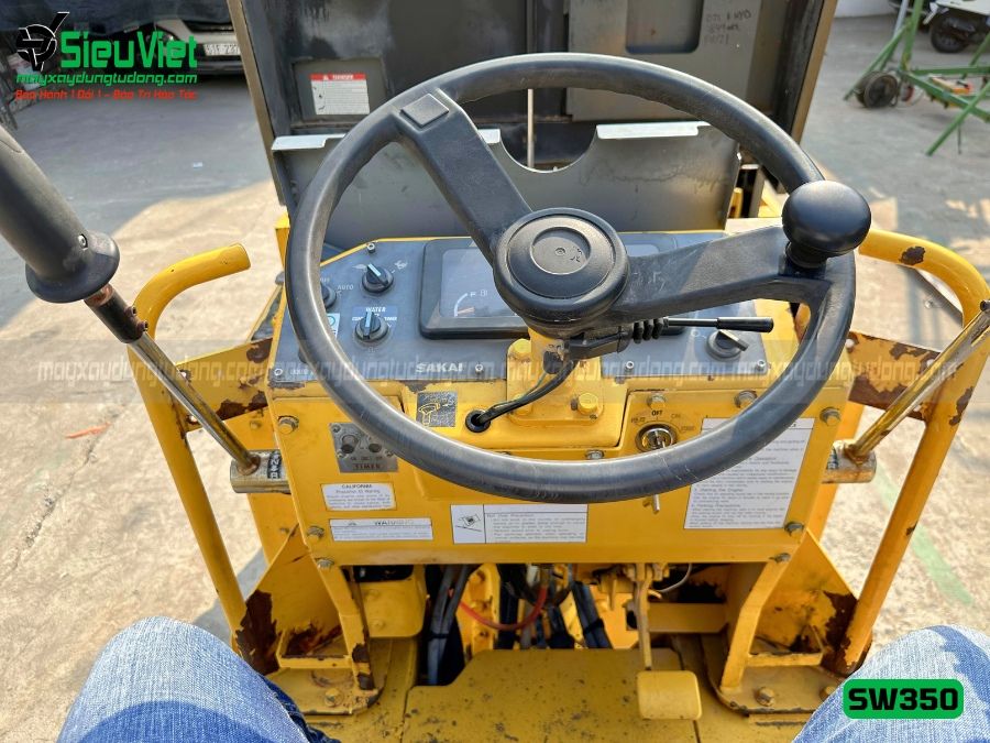 Xe lu rung nhỏ 2.8 tấn Sakai SW350 Nhật Bản (VSW1410252)
