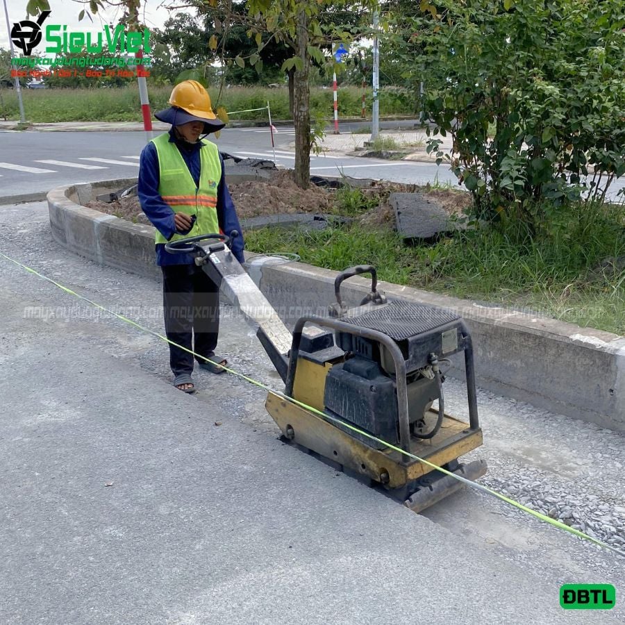 Cũ, Loại 3 - Máy đầm bàn thuỷ lực DBTL34 300-400Kg - Dầu Diesel