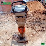 (Cho Thuê Ngày) Máy đầm cóc xăng trên 70Kg DC7 Nhật Bản - Động cơ xăng