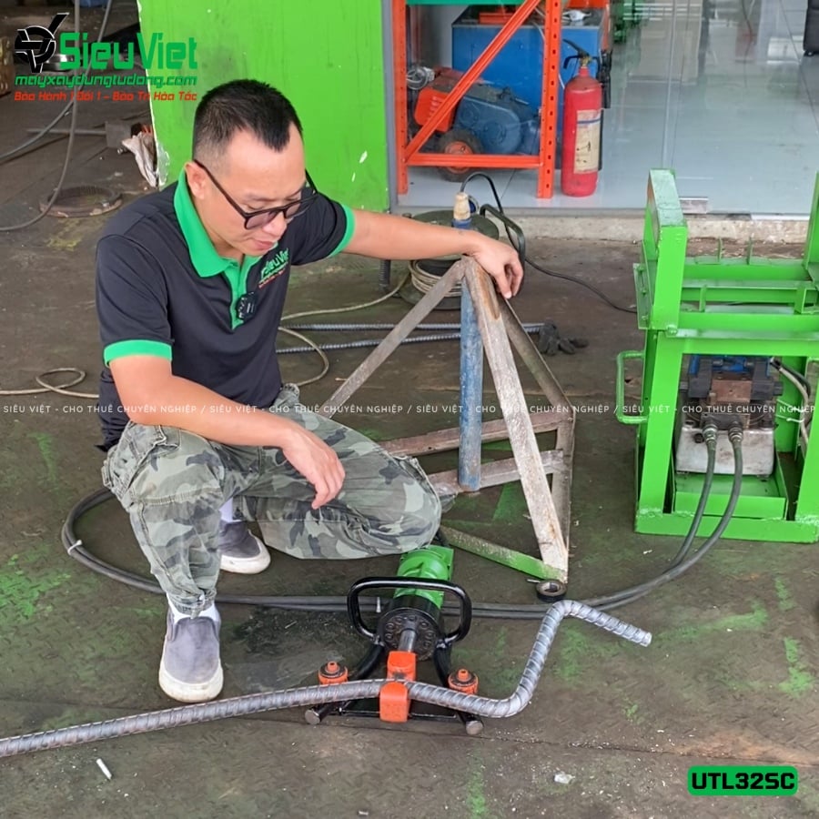 (Cho Thuê Ngày) Máy uốn sắt cầm tay phi 16-32 UTL32SC Nhật Bản - Điện 220V, 1 Pha