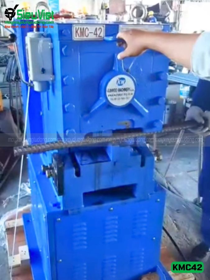 Máy cắt sắt KMC42 Kunwoo Hàn Quốc - Điện 380v, 3 Pha