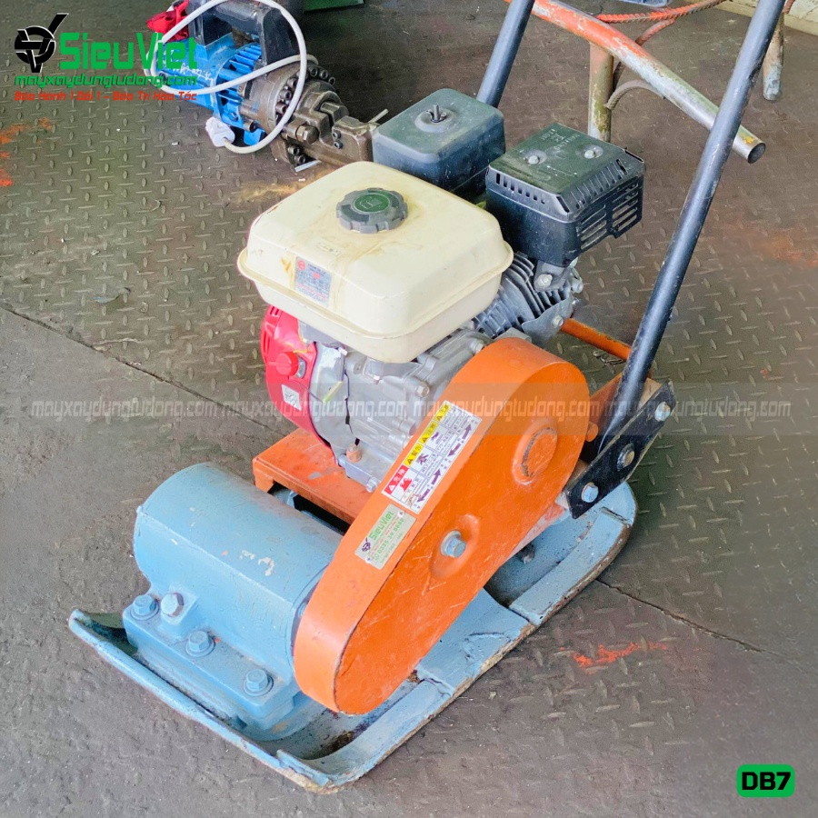(Cho Thuê Ngày) Máy đầm bàn 70-79Kg DB7 Nhật Bản - Động cơ xăng