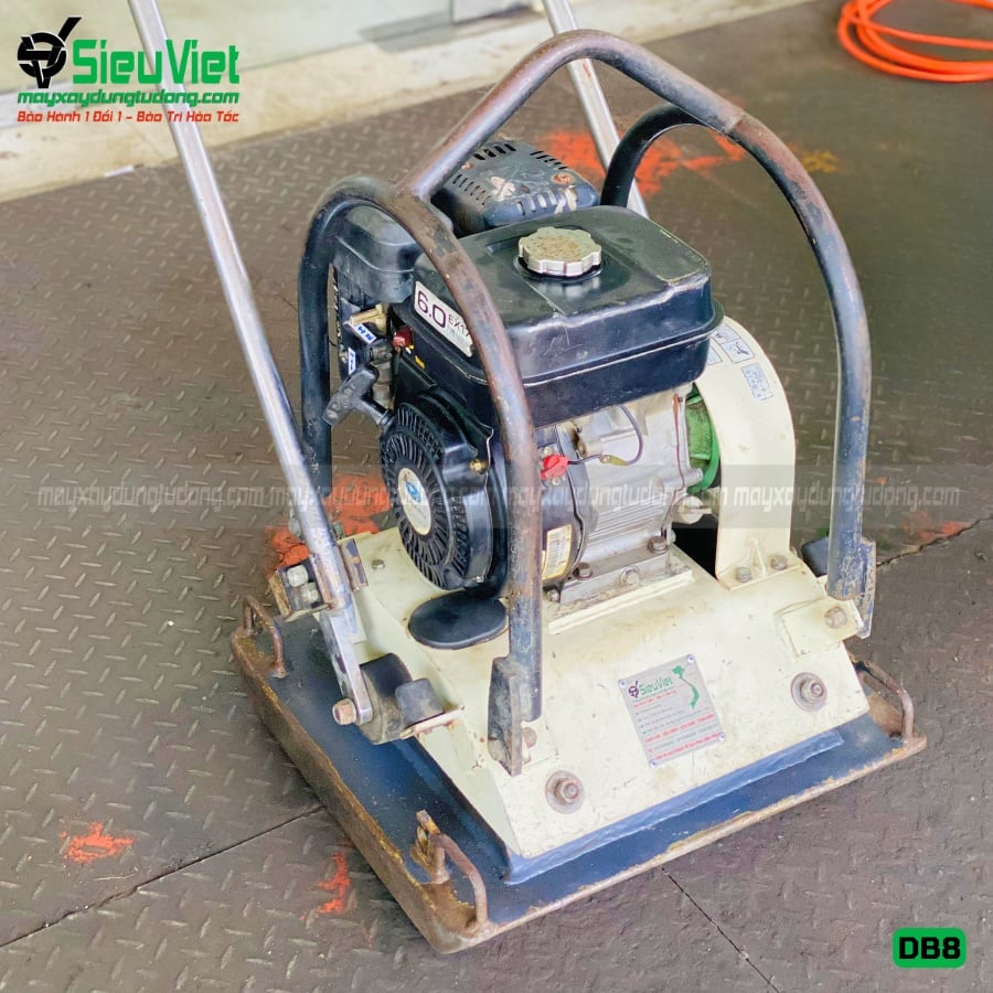 (Cho Thuê Ngày) Máy đầm bàn trên 80Kg DB8 Nhật Bản - Động cơ xăng