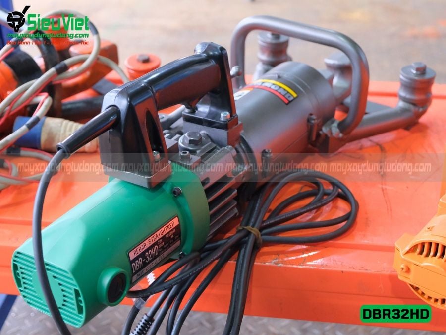 Máy uốn, sửa sắt cầm tay phi 32 cường độ cao DBR-32HD Diamond Nhật Bản (Điện 220v)