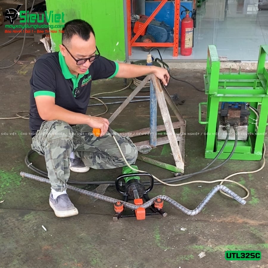 (Cho Thuê Tháng) Máy uốn sắt cầm tay phi 16-32 UTL32SC Nhật Bản - Điện 220V