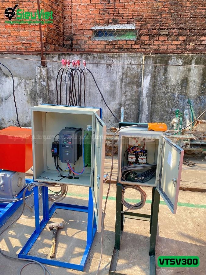 Vận thăng nâng hàng 300Kg cao 32m (Điện 220V, 1 phase)