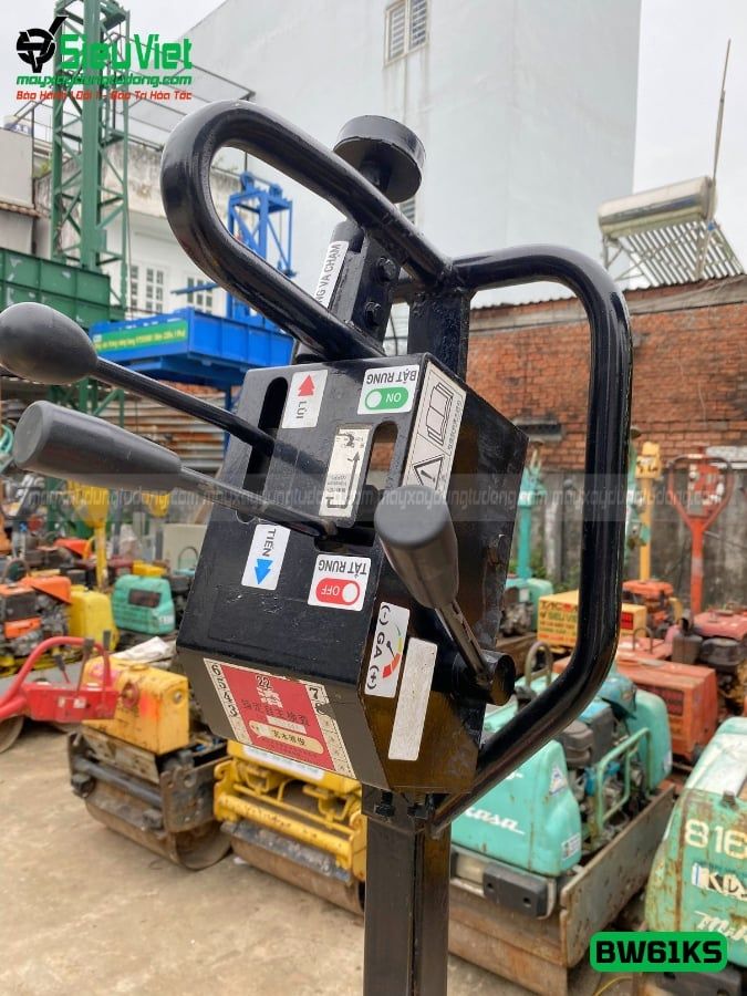 Xe lu rung dắt tay 600Kg Bomag BW61KS Đức