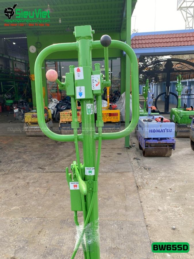 Xe lu rung dắt tay 700Kg Bomag BW65SD Đức