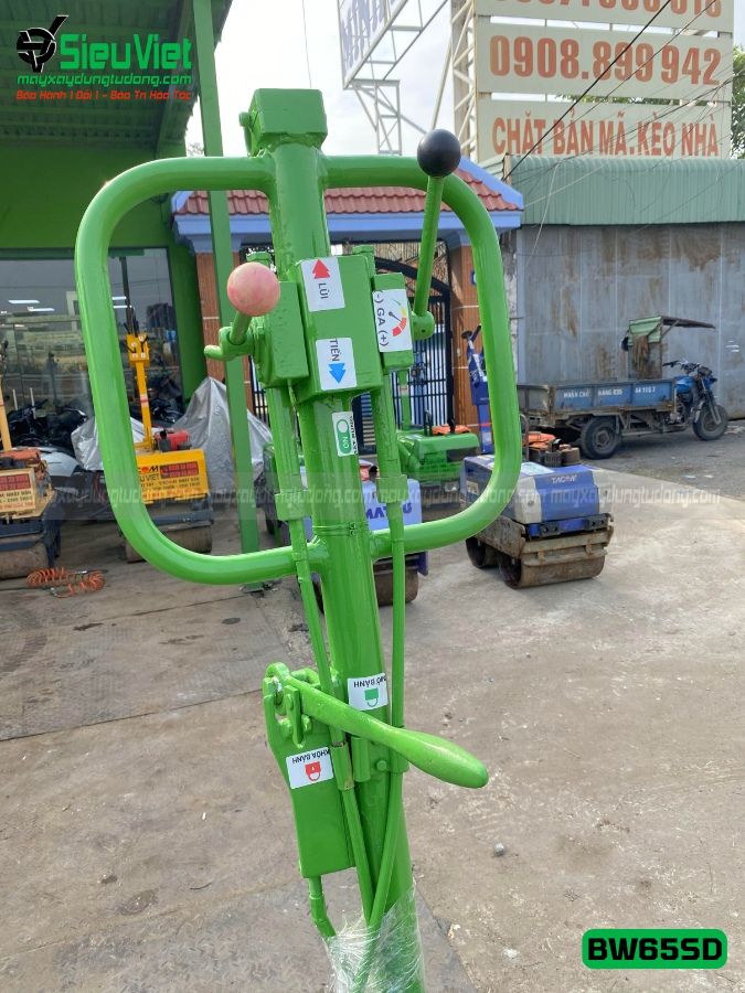 Xe lu rung dắt tay 700Kg Bomag BW65SD Đức