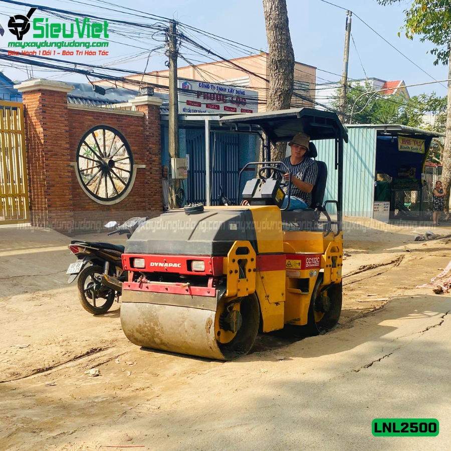 (Cho Thuê Tháng) Xe lu rung 2.5 tấn Nhật Bản (Sakai, Hitachi, Bomag...)