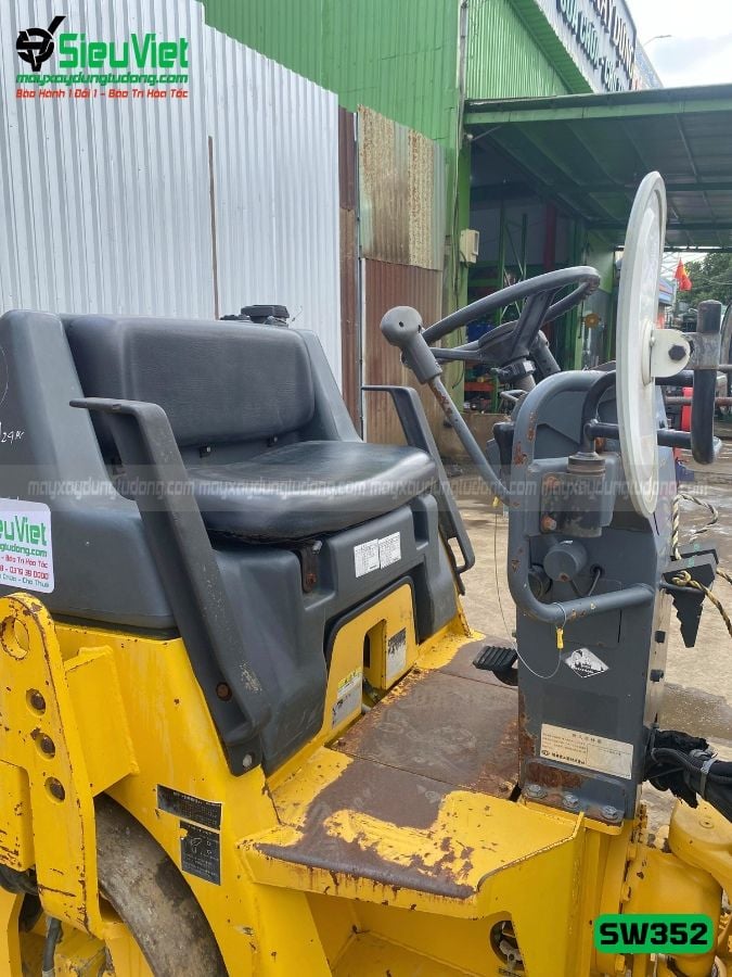 Xe lu rung nhỏ 2.8 tấn Sakai SW352 Nhật Bản (VSW3010160)