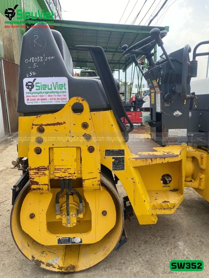 Xe lu rung nhỏ 2.8 tấn Sakai SW352 Nhật Bản (VSW3010160)