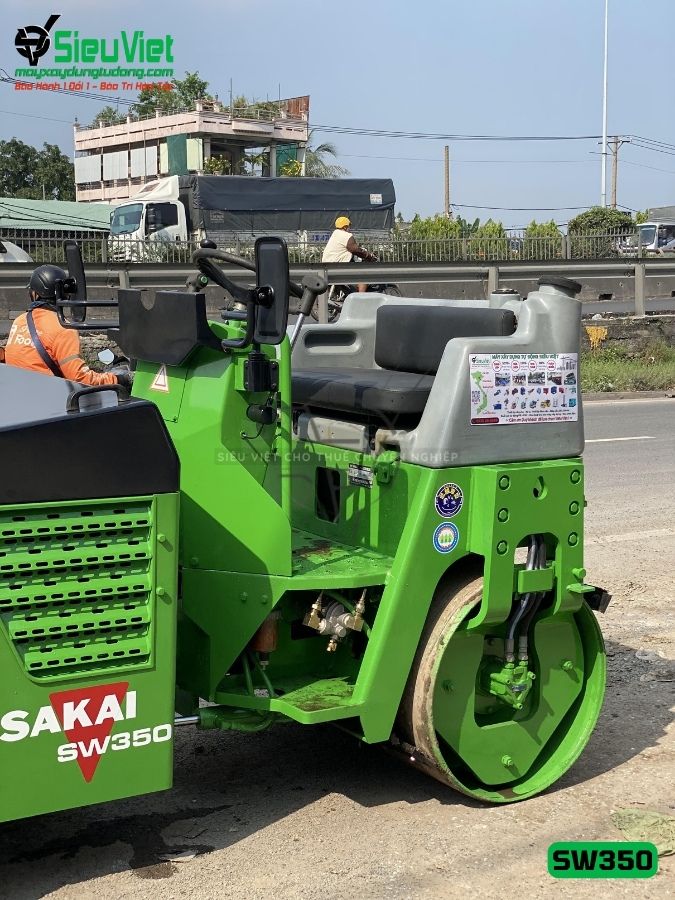 Xe lu rung nhỏ 2.8 tấn Sakai SW350-1 Nhật Bản (VSW1410493)