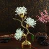 ĐÈN HOA SEN THAY ĐỔI NHIỀU MÀU SẮC Chất liệu: Pha lê acrylic, đế hợp kim, đèn LED Kích thước: Cao khoảng 34 cm, rộng 22 cm