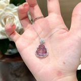  DÂY CHUYỀN TƯỢNG PHẬT THẠCH ANH TÍM Chất liệu Phật: thạch anh tím giàu tự nhiên của Brazil  Chất liệu kim loại: Bạc S925 (đế + vòng cổ) 