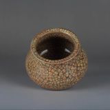 LƯ HƯƠNG GỐM BA CHÂN SƯU TẦM TRANG TRÍ Chất liệu: gốm cảnh đức trấn cao: 9,3cm d 8,8cm 