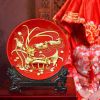  ĐĨA GỐM CHẠM KHẮC TRANG TRÍ NHÀ CỬA Chất liệu: Lá vàng, gốm sứ, vv 