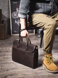  TÚI XÁCH DA NAM THỜI TRANG CAO CẤP  Phong cách: Túi đeo vai/cặp Kích thước: 38cm * 7cm * 27cm 
