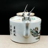  HÀNG SƯU TẦM KHÔNG RÕ NIÊN ĐẠI Ấm trà pastel cổ Chất liệu sứ Sử dụng đồ trưng bày 