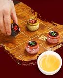  Bộ trà cờ vua cao cấp Chất liệu hộp cờ gỗ + các loại trà ( Thiết Quan Âm, Kim Quân Mai, Phổ Nhi, Lapsang Souchong) 