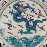  ĐĨA GỐM SƯU TẦM TRANG TRÍ KHÔNG RÕ NIÊN ĐẠI Chất liệu sản phẩm: gốm sứ Kích thước: đường kính 18cm; dày 3,4cm 