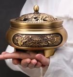 Lư hương hoa sen khắc nghệ thuật Chất liệu đồng Sử dụng đồ trưng bày Kt 15*12*11.5cm nặng 1.7kg 
