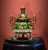  Lư hương đầy màu sắc sang trọng Chất liệu gốm sứ Sử dụng đồ trưng bày Kt 20*30cm 