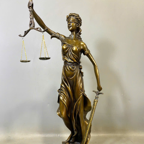  TƯỢNG TÂY NỮ HOÀNG CÔNG LÝ SIÊU TO Tượng Đồng rất đẹp, sắc nét..  Sưu tầm trưng bày ý nghĩa.. 