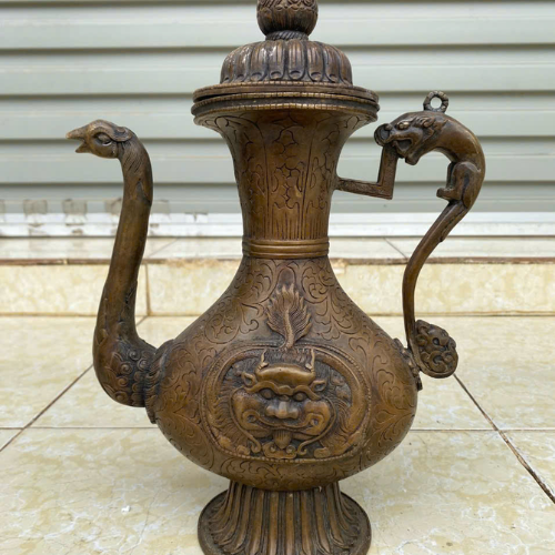  ẤM ĐỒNG TÂY TẠNG XƯA To đẹp. Hoa văn nổi Rồng. Chi tiết như hình.  Quai Giảo Long. 