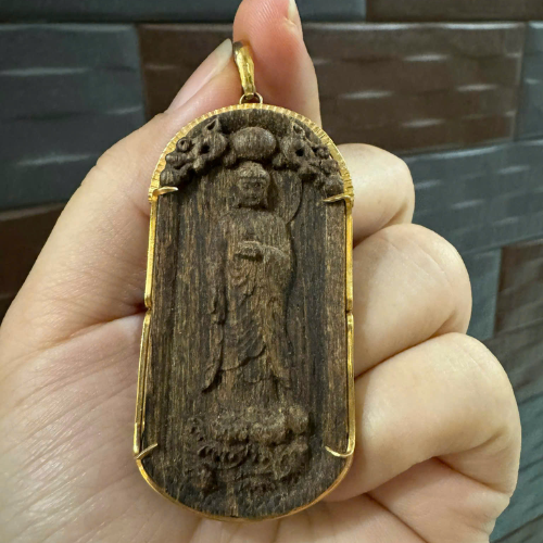  Mặt trầm hương, hàng sưu tầm thơm nức mũi 