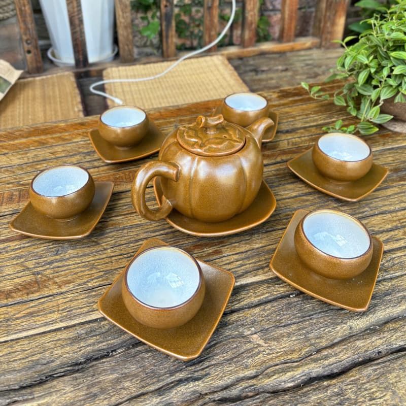  Bộ ấm chén dáng quả bí men mát vàng BK-CE001300VN-3470 chất liệu gốm sứ Bát Tràng 