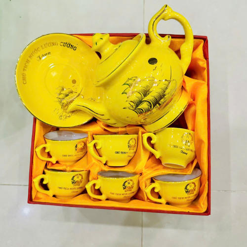  Bộ ấm chén Phú quý s2 dt 600 ml thuận buồm chữ chủ tịch nước lương cường cả in va hôp 