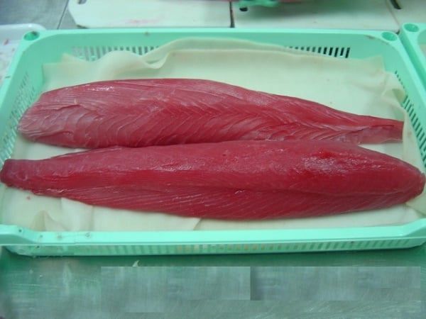  Yellowfin tuna cut into various types (Loin, Steak, Saku, Fillet, Cube,...) 