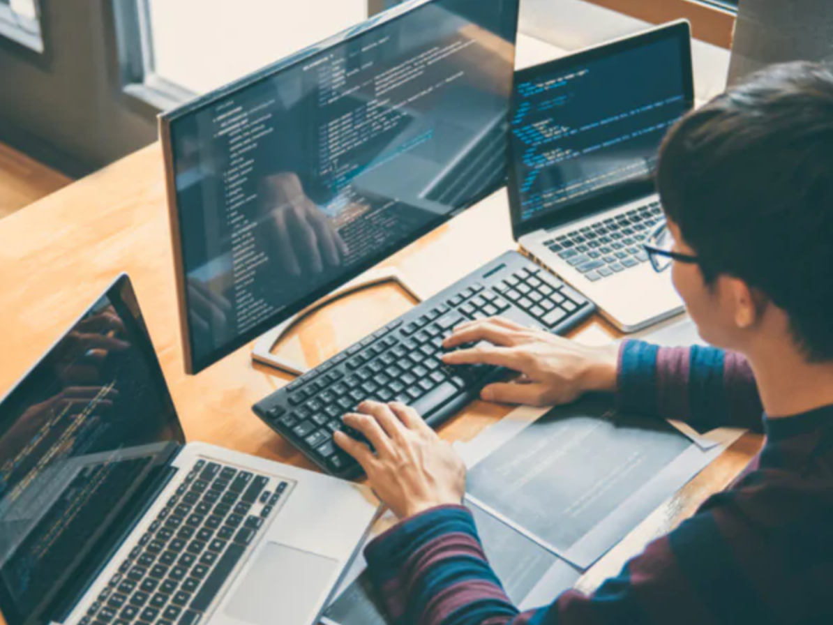  Kỹ sư lập trình web, phát triển hệ thống 