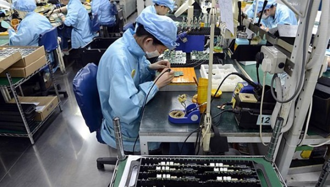  Nhân viên lắp ráp linh kiện điện tử 
