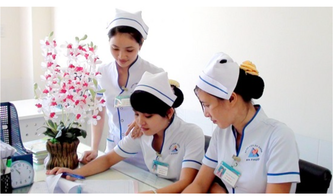  Nhân viên chăm sóc điều dưỡng 