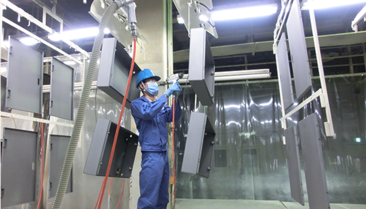  Nhân viên phun sơn, mạ kim loại 