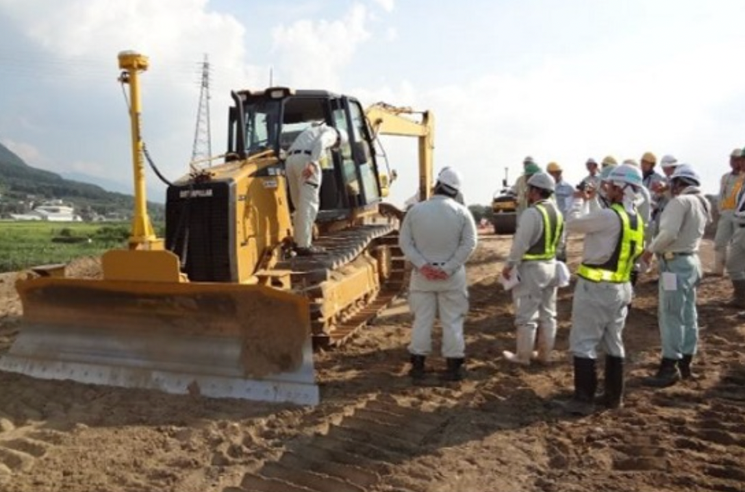  Nhân viên thi công máy móc xây dựng 